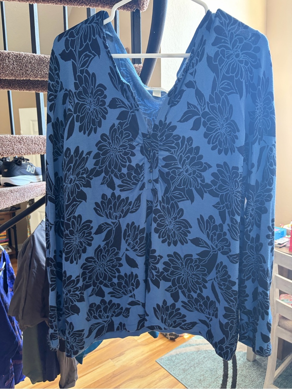 dressbarn Blue Floral V-Neck Tunic Top